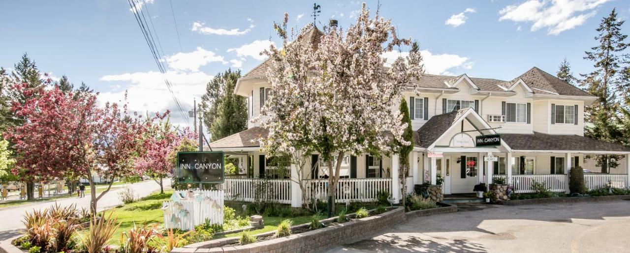 Inn On Canyon Radium Hot Springs Buitenkant foto