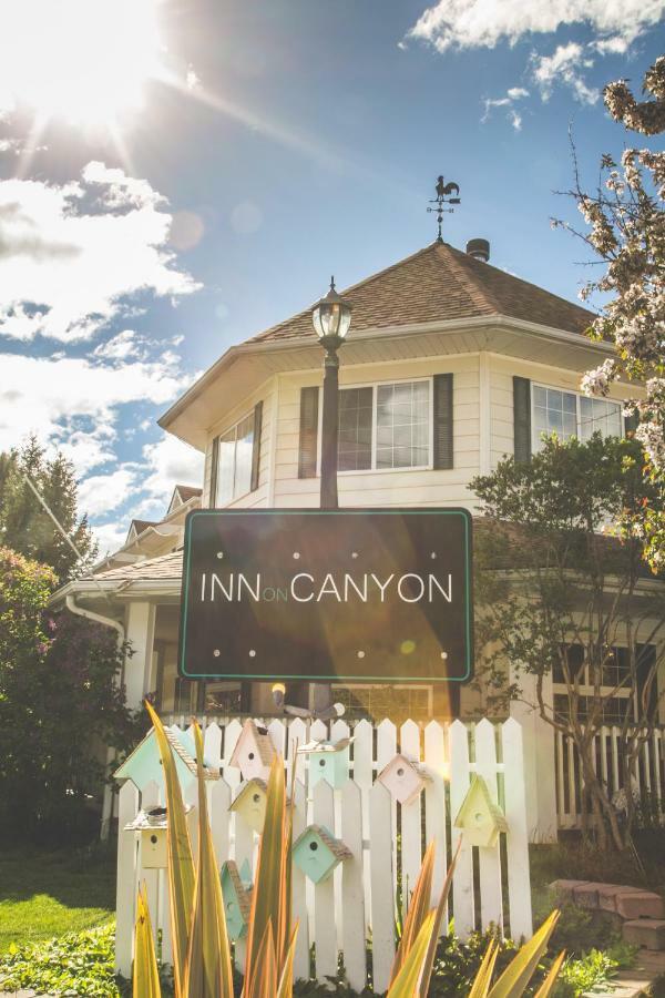 Inn On Canyon Radium Hot Springs Buitenkant foto